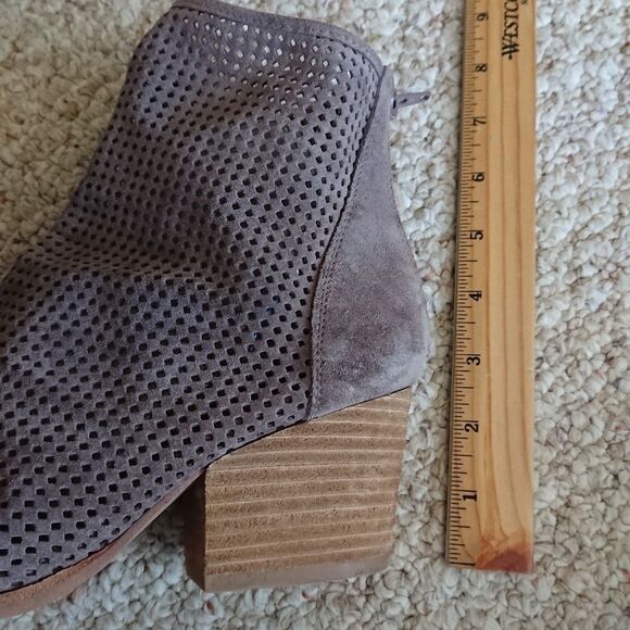 Jeffrey Campbell Jenelle Perfed taupe suede Boot size 6.5 - Picture 9 of 9